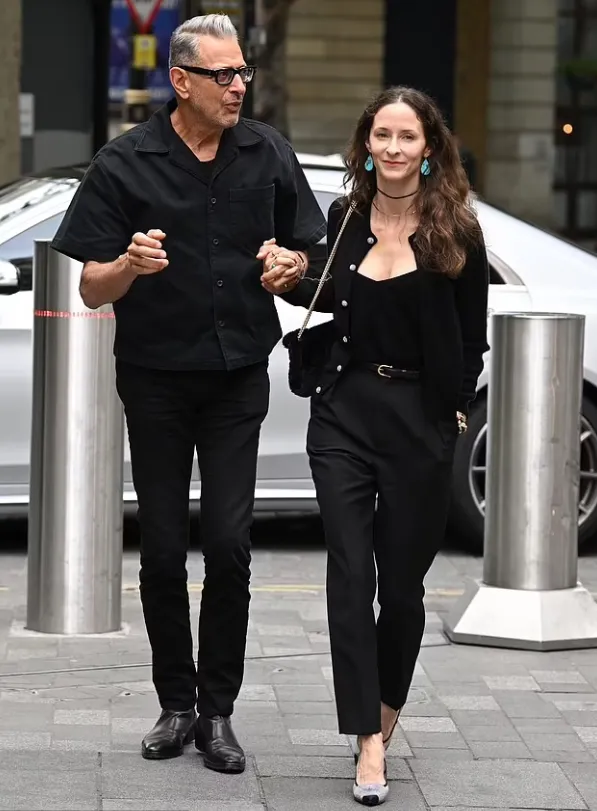 Jeff Goldblum Wife Age Everything You Need to Know About Jeff Goldblum’s Life, Career, and Family (2026)